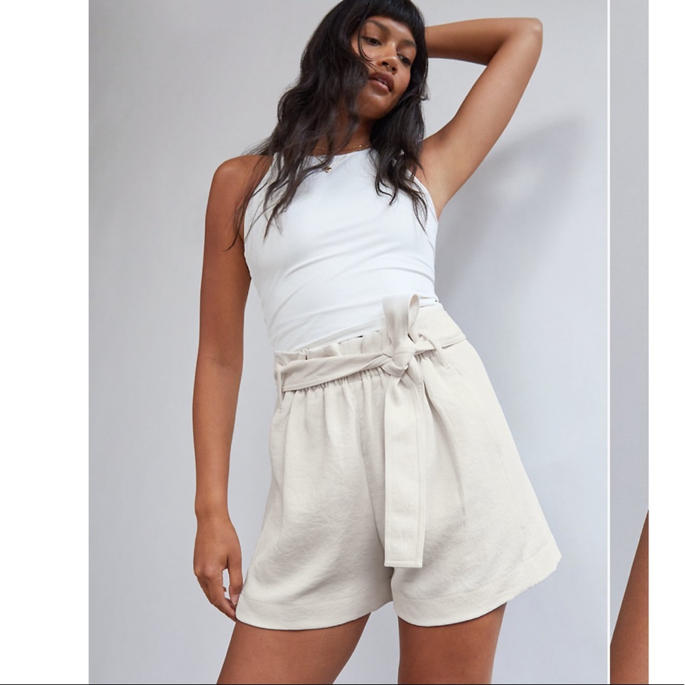 Aritzia Wilfred Paper Bag shorts size 4